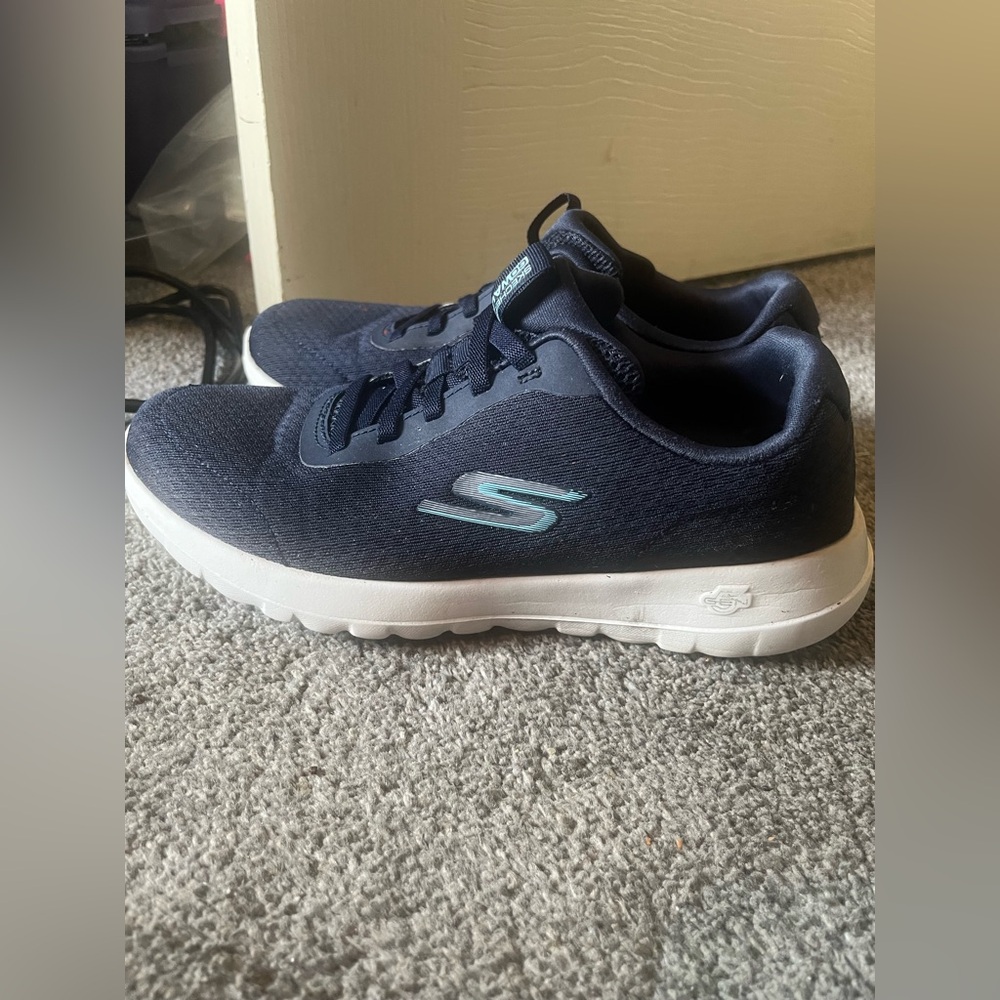 Women’s Navy Blue GoWalk Skechers Shoes- Size 6.5 - Picture 11 of 16